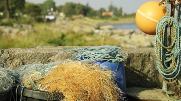 Bo på Bornholm og oplev både det fredelige ø-liv med maritime miljøer og det moderne samfund med kommune og erhvervsliv