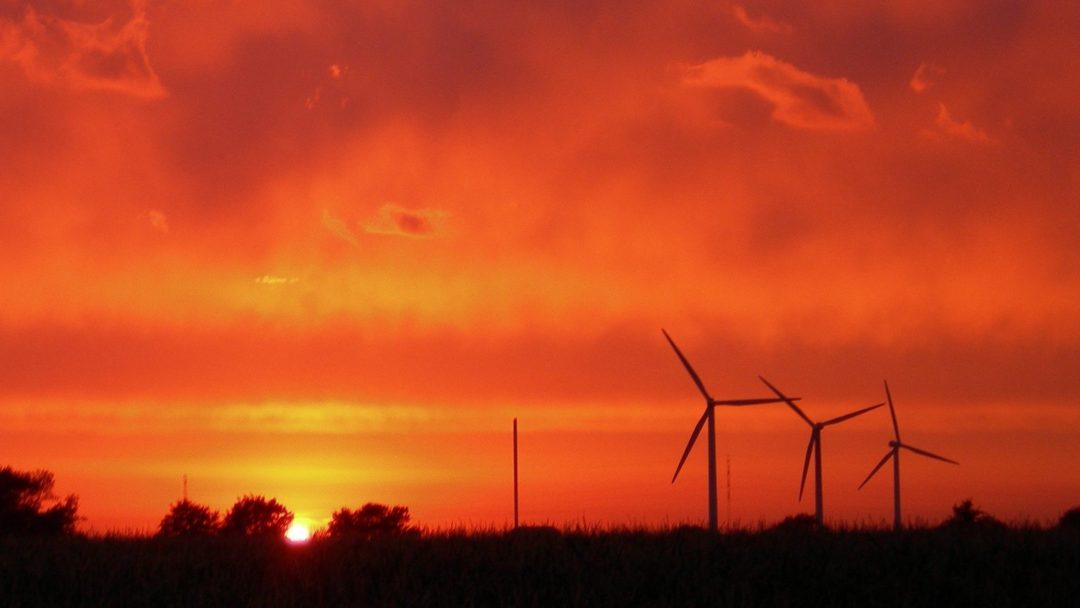 Vindmøller-i-solnedgang-på-Bornholm, fra BCB drev