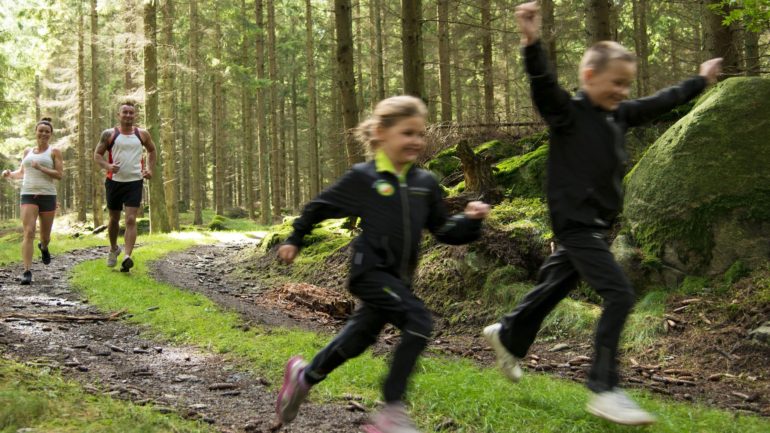Børn og voksne elsker at løbe på Bornholm
