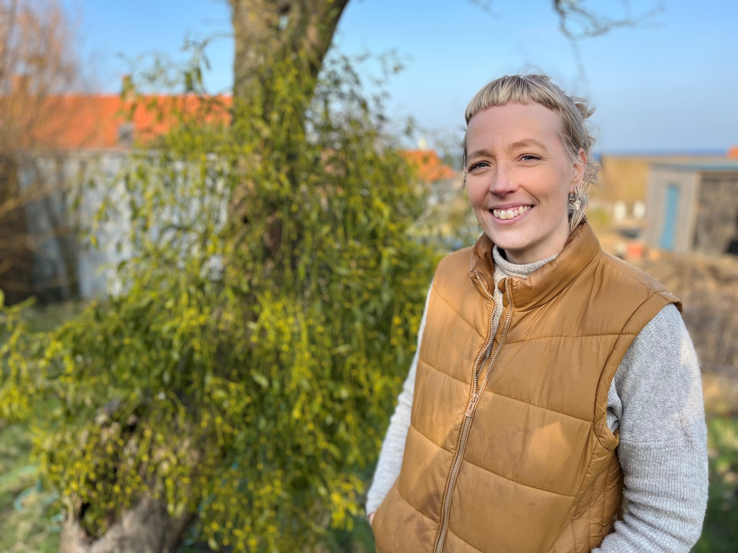 Peter Torgersen ved et bord på Campus Bornholm.