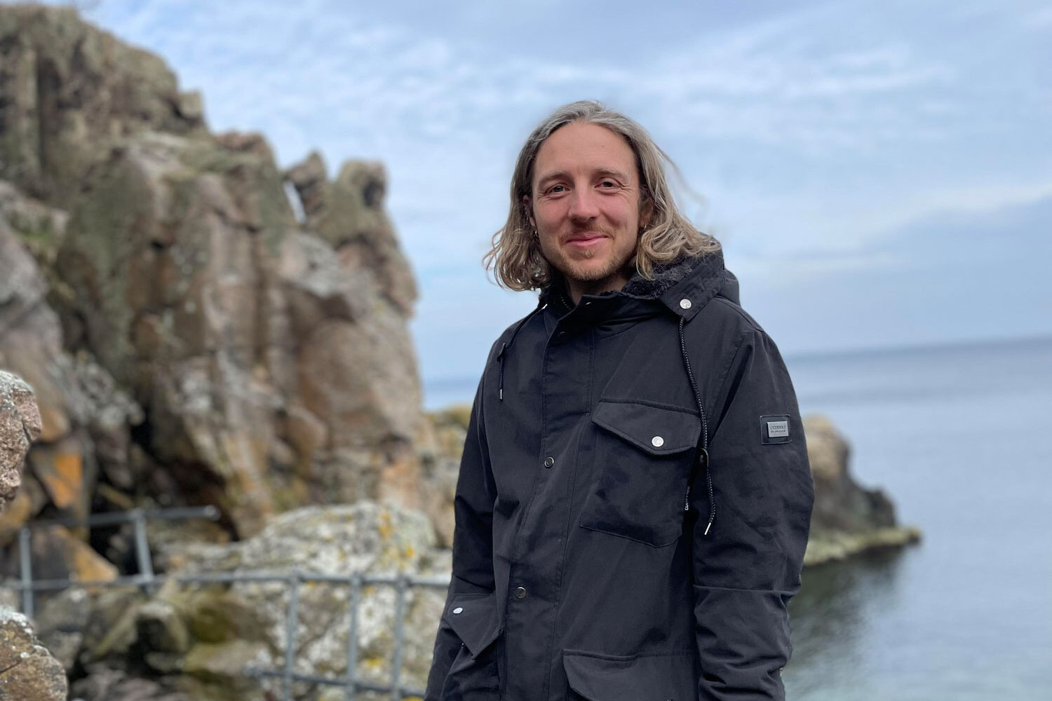 Peter Torgersen ved et bord på Campus Bornholm.